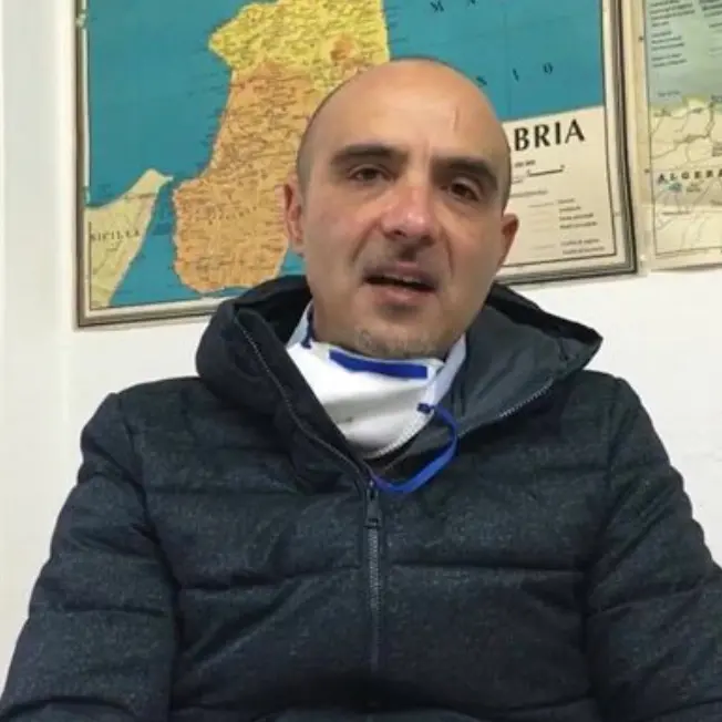 Acri, assembramenti e distanze non rispettate. Il sindaco \"richiude\" i bar