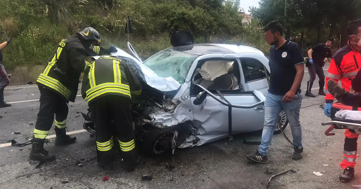 Incidente mortale a Diamante, due morti. Sul posto anche l'elisoccorso