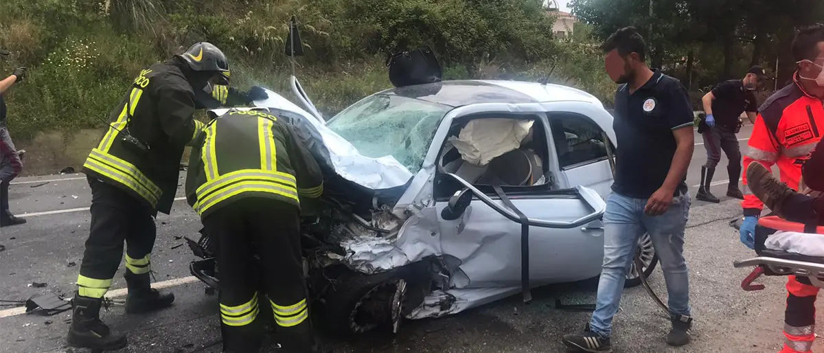 Incidente mortale a Diamante, due morti. Sul posto anche l'elisoccorso