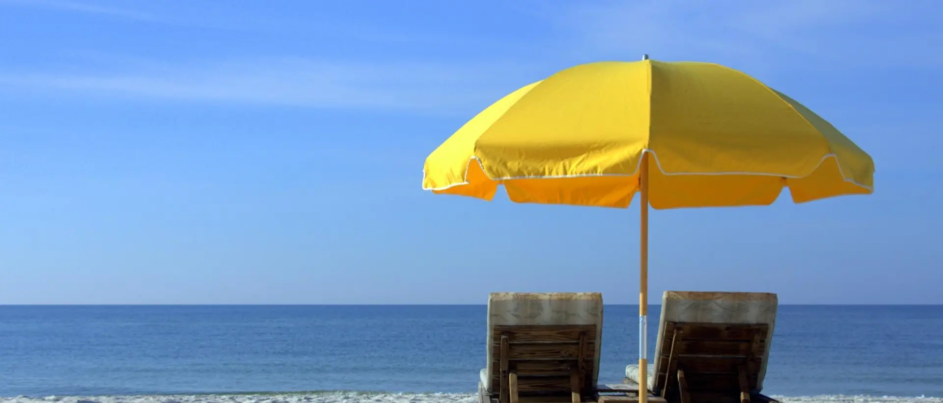L'estate che verrà. Spiagge su prenotazione e distanza 5 metri tra ombrelloni