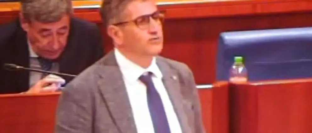 Sainato si concentra sulle necessità delle scuole