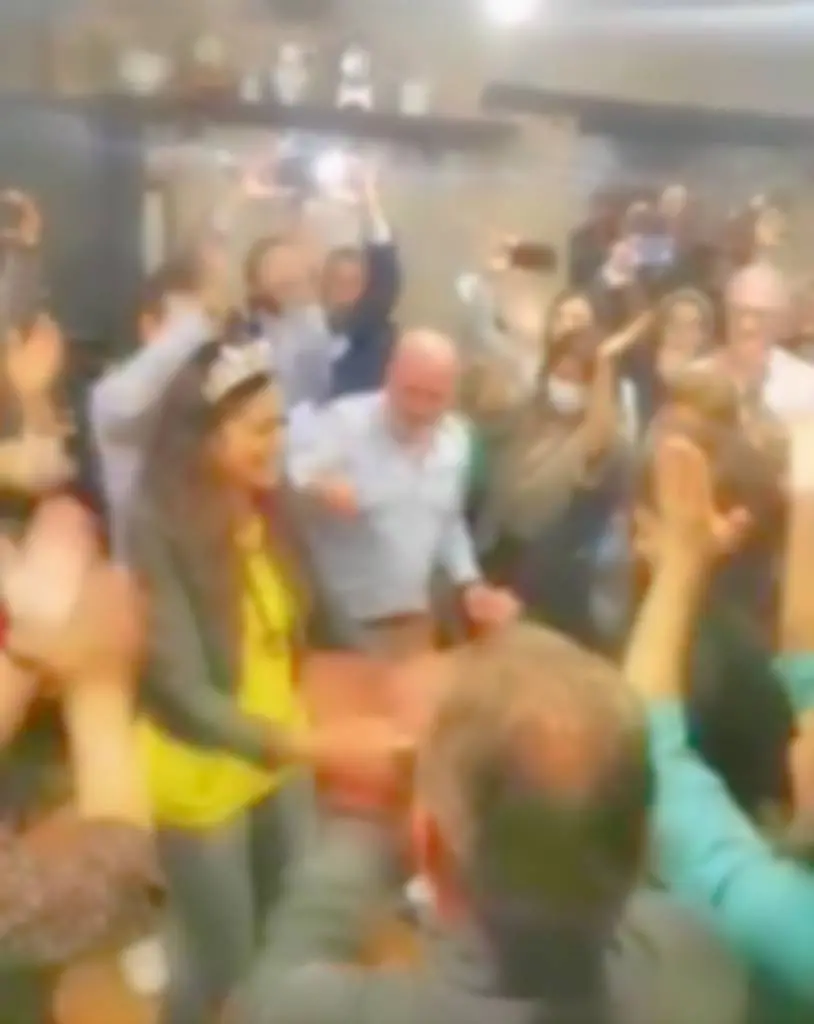 San Giovanni in Fiore, tarantella a gogo senza rispettare le norme Covid