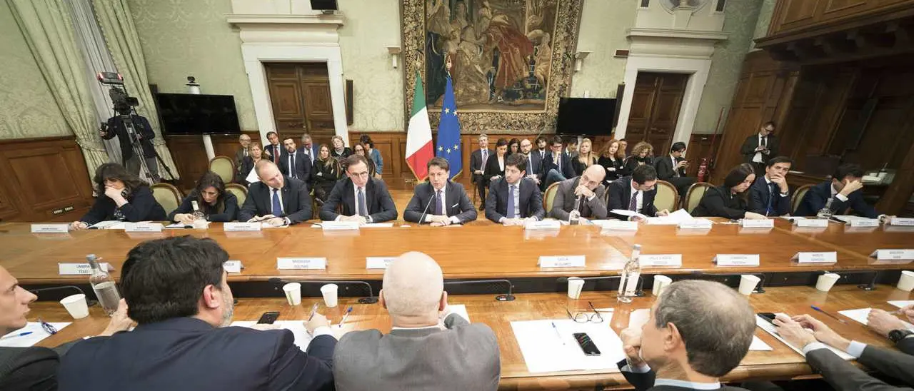 Verso il nuovo DPCM di Conte: coprifuoco alle 18 in tutta Italia