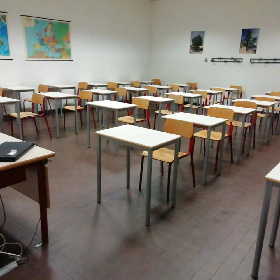 Scuole secondarie di secondo grado già chiuse in alcune regioni