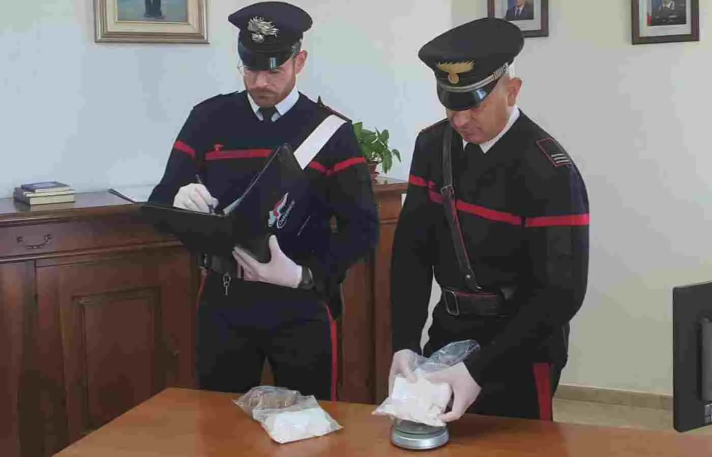 Amantea, 28enne beccato in auto con quasi un chilo di cocaina