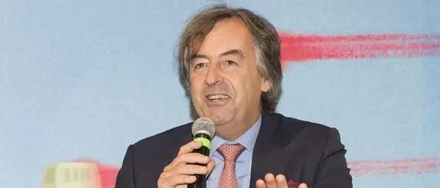 Burioni: «Governo vada a casa se non riesce a garantire vaccinazione tempestiva»
