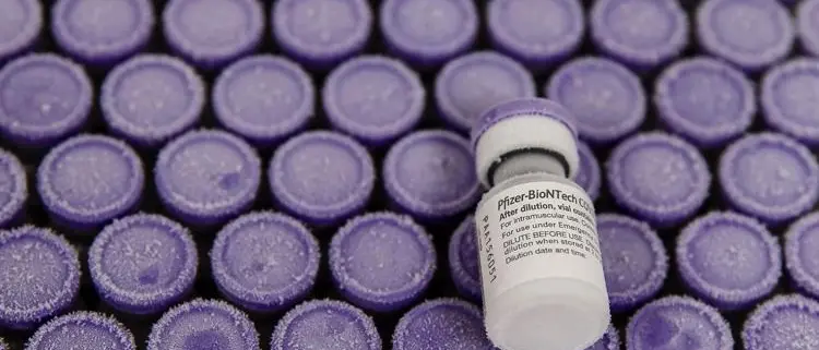 Vaccino Covid, riprendono le somministrazioni a Cosenza. I docenti: «Fiducia nella scienza» | ASTRAZENECA: PARLA L’ASP DI COSENZA