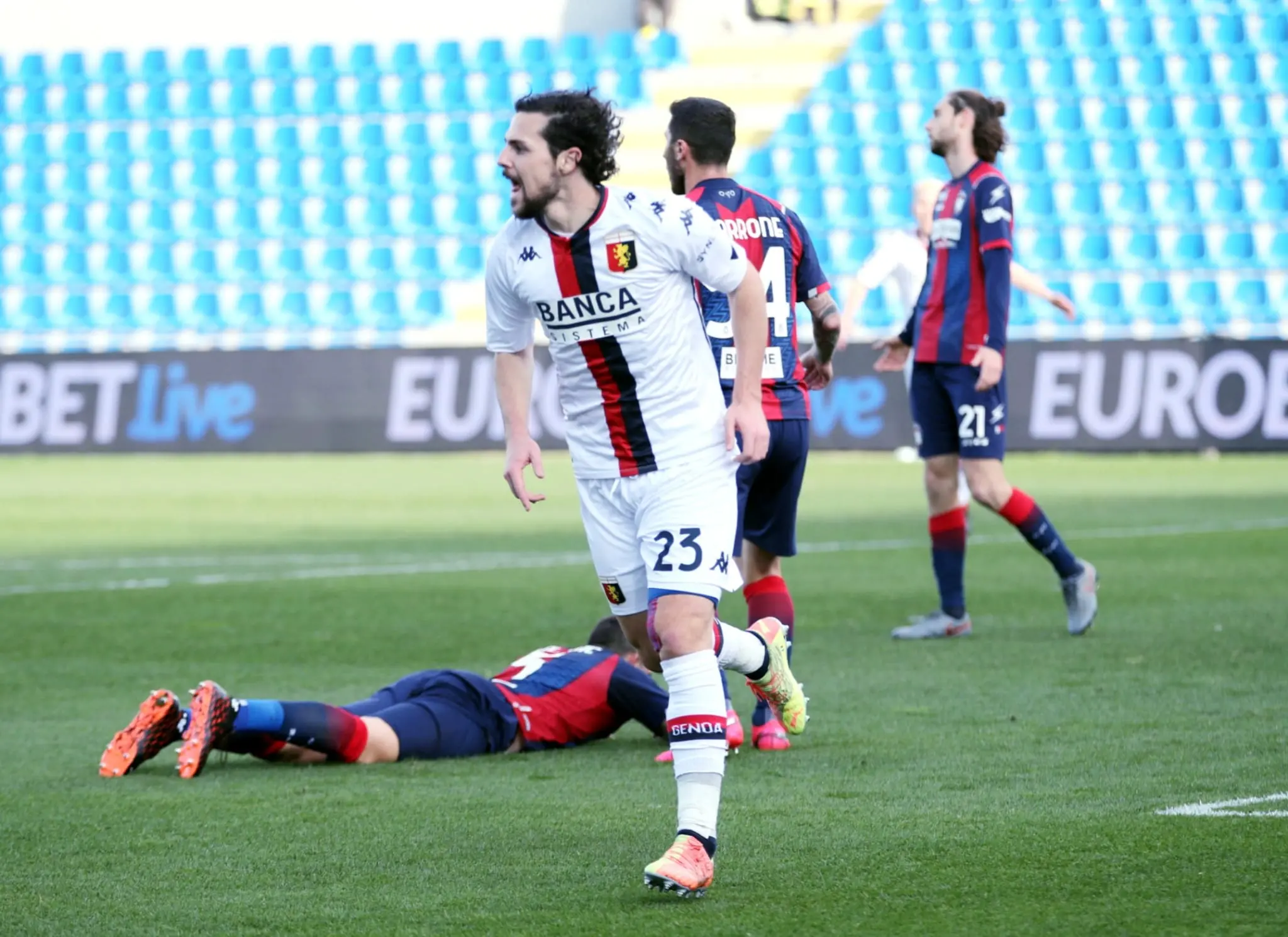 Serie A, il Crotone cade in casa contro il Genoa