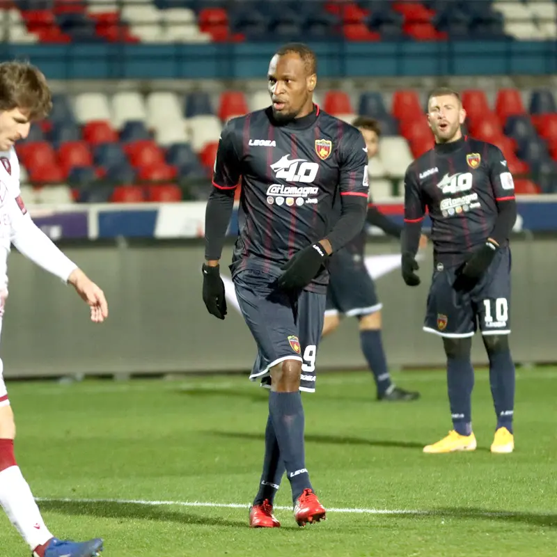 Nuova avventura per Jerry Mbakogu, l'ex Cosenza va in Serie D