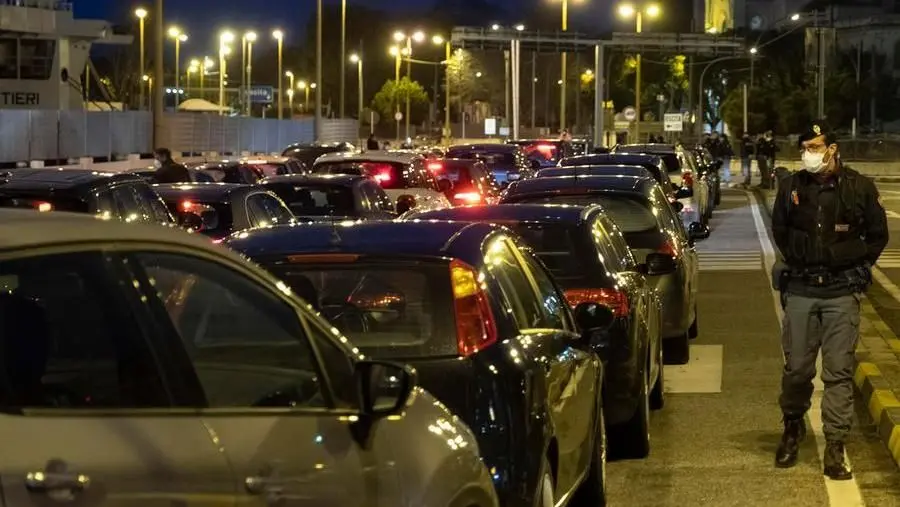 Santelli: «Blocco dei traghetti? Auto in transito, applicare le ordinanze»