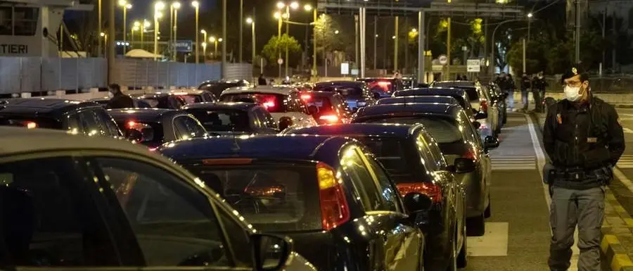Santelli: «Blocco dei traghetti? Auto in transito, applicare le ordinanze»