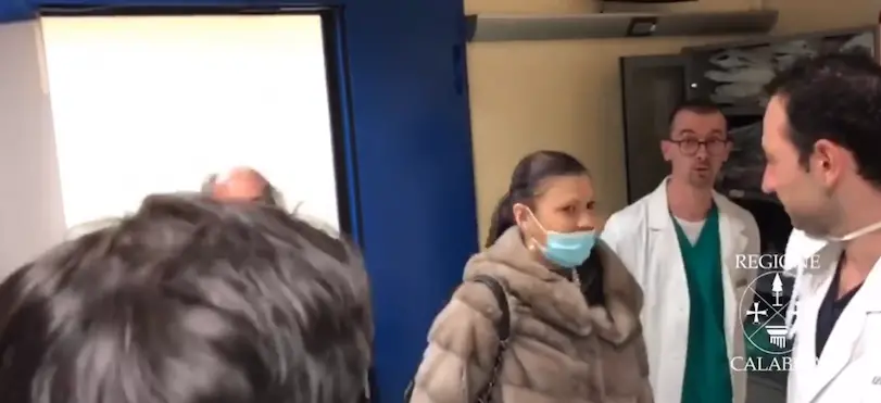 Preoccupazione e polemica per il video della Santelli in visita a Germaneto