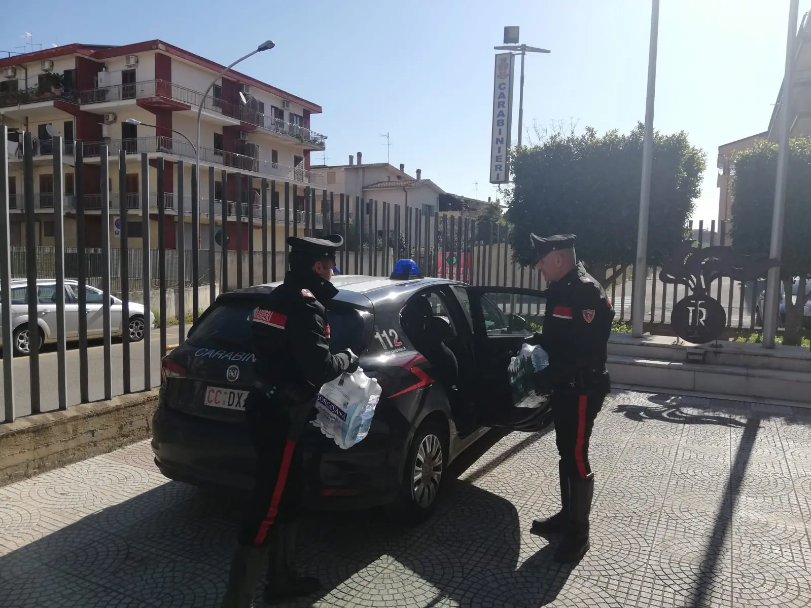 Carabinieri in aiuto di una coppia di anziani rimasta senza acqua da bere