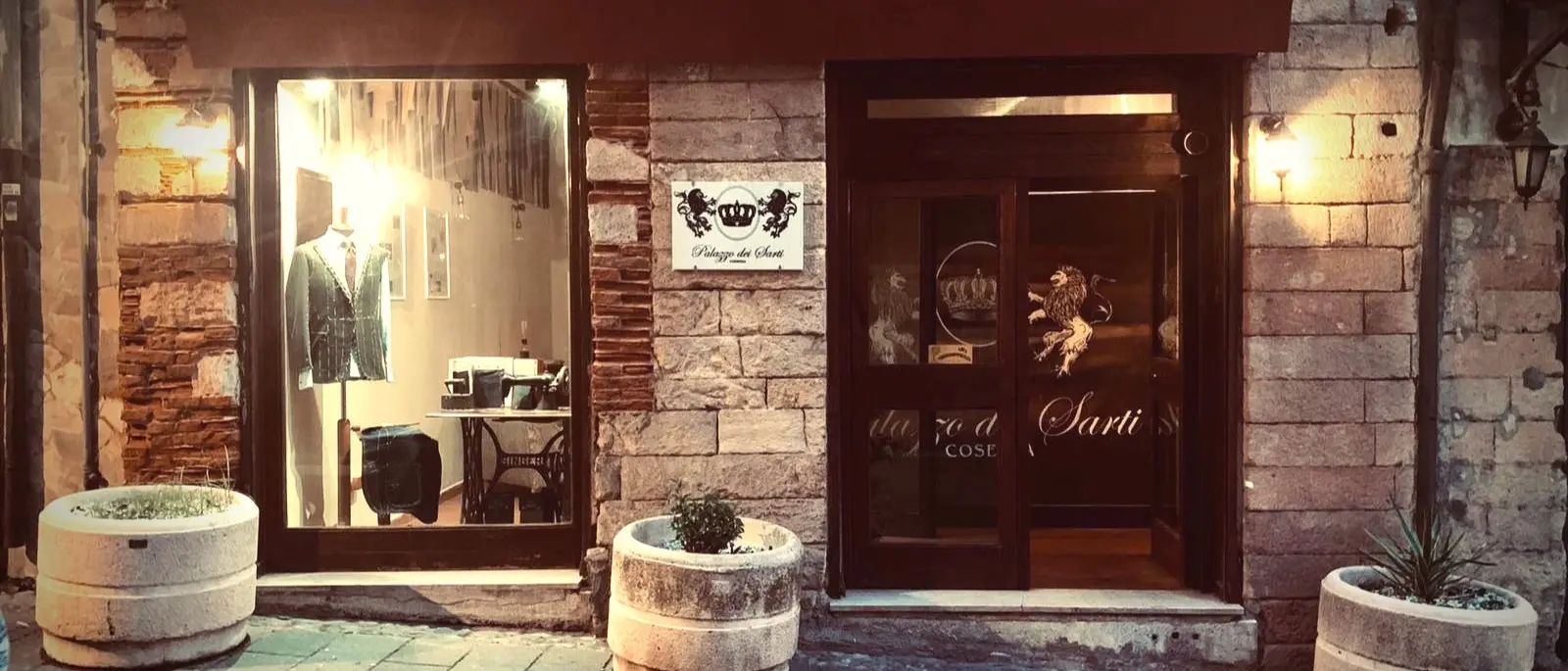 Coronavirus, le mascherine \"solidali\" del sarto cosentino Riccardo Magarò all'ospedale di Cetraro