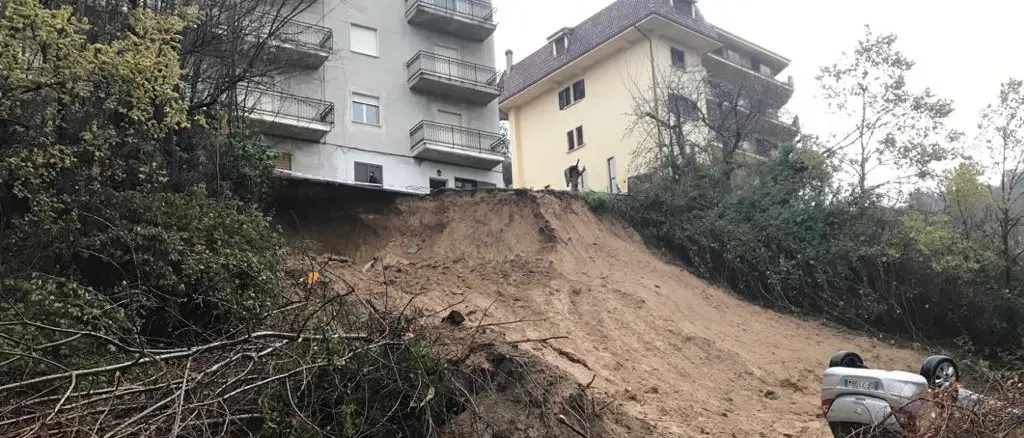 Frana strada tra Celico e Spezzano della Sila: tragedia sfiorata