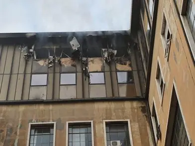 Milano, in fiamme la cancelleria del Gip