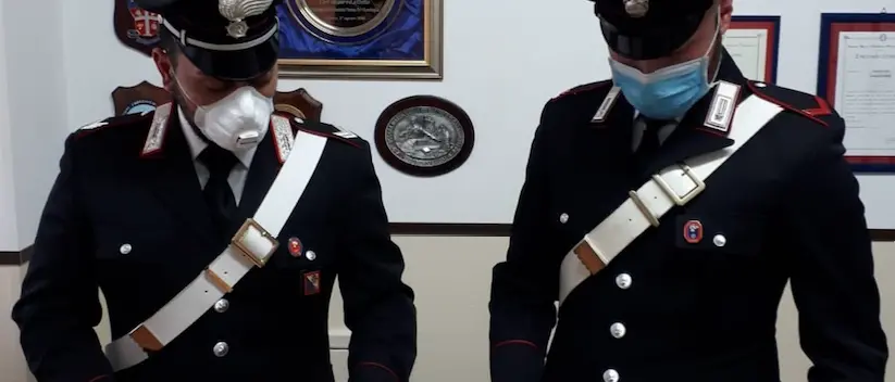 Aggredisce il vicino di casa con un'accetta, arrestato dai carabinieri