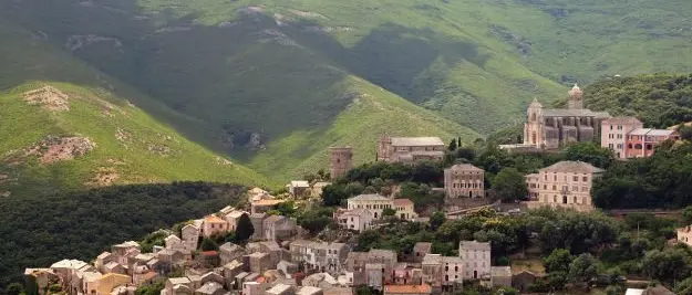 Il Comune di Rogliano: «Nessun amministratore ha partecipato a feste»