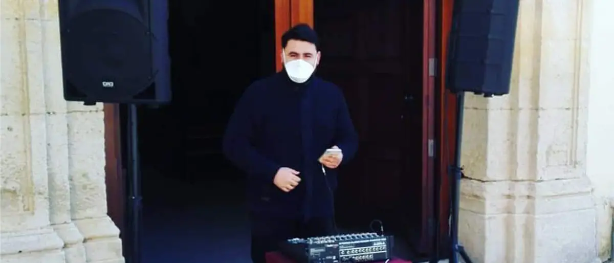 Don Mario deejay, quando musica e religione si fondono in strada