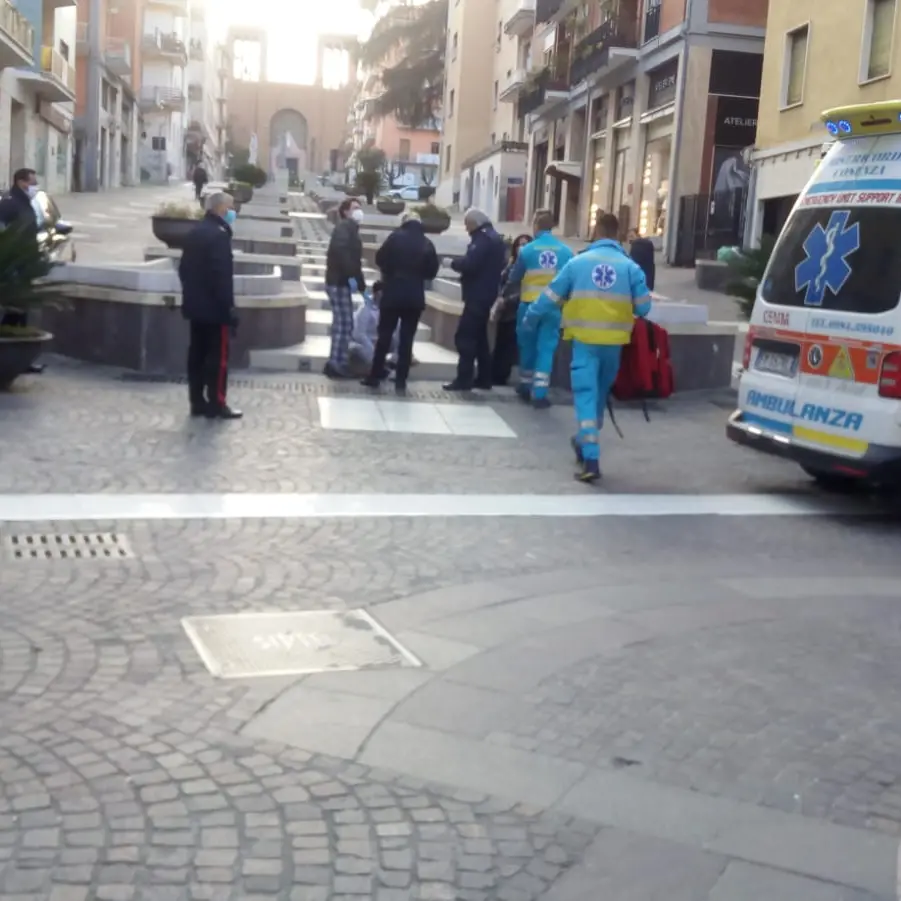 Due carabinieri e un medico, salvare un ragazzo ai tempi del Covid19