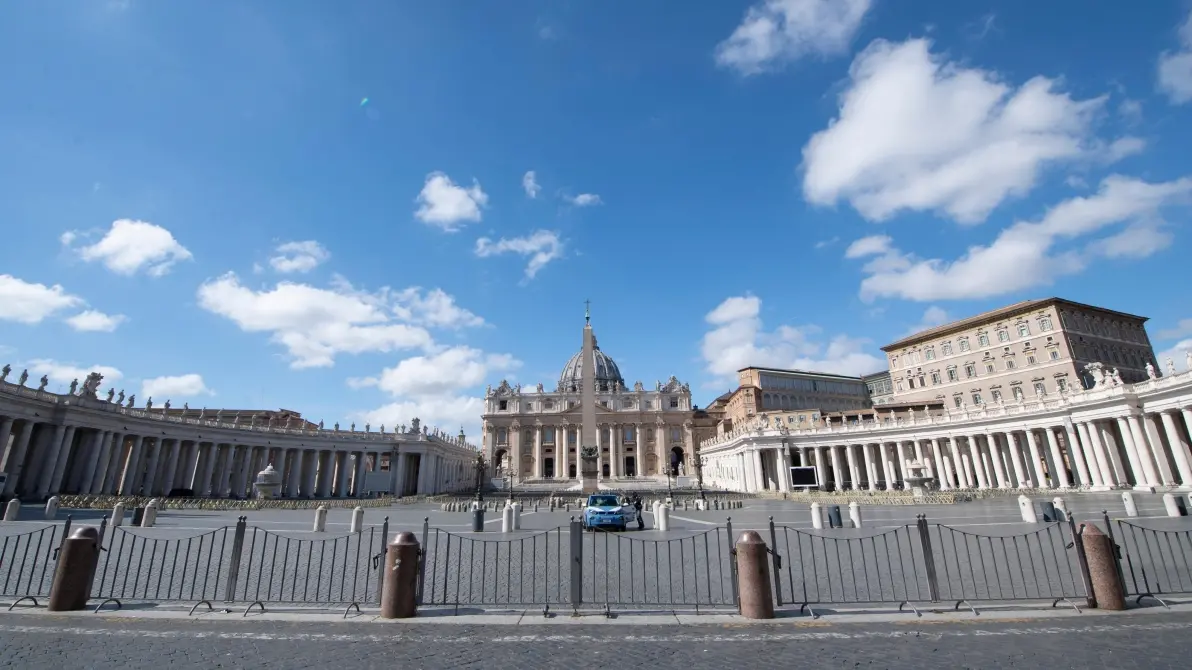 Foto Vatican Media/LaPresse12-03-2020 Citt\\u00E0 del Vaticano, VaticanoCronacaCoronavirus, chiude anche San Pietro: il Vaticano si blinda.Nella foto: la Piazza e la Basilica di San Pietro chiuse alle visite guidate e ai turistiDISTRIBUTION FREE OF CHARGE - NOT FOR SALE , UFFICIO STAMPA