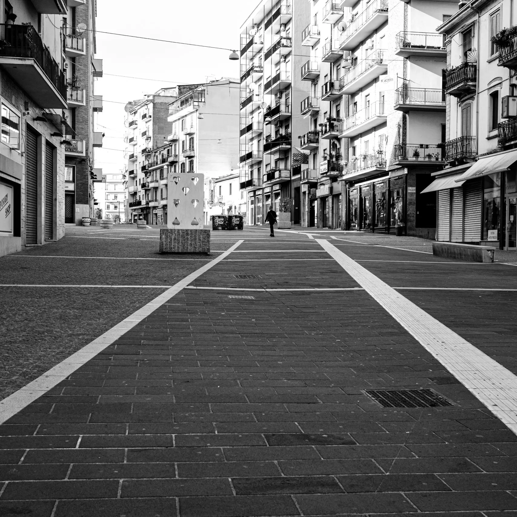 Covid Italia, 6 regioni a rischio alto: Calabria ancora zona rossa | ZONA ROSSA: LE REGOLE DA RISPETTARE