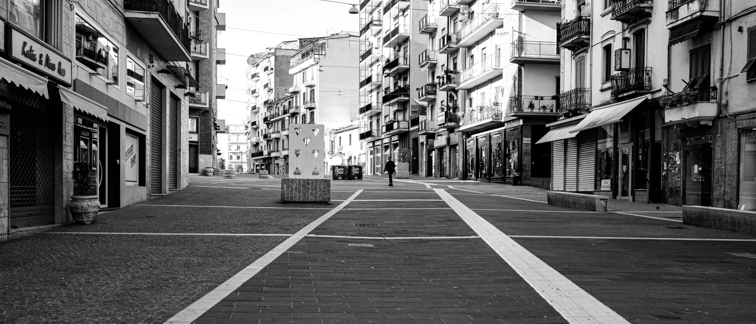 Covid Italia, 6 regioni a rischio alto: Calabria ancora zona rossa | ZONA ROSSA: LE REGOLE DA RISPETTARE