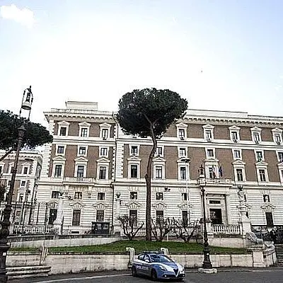 Il Vimimale: «Controlli della Finanza nelle aziende che hanno riaperto»