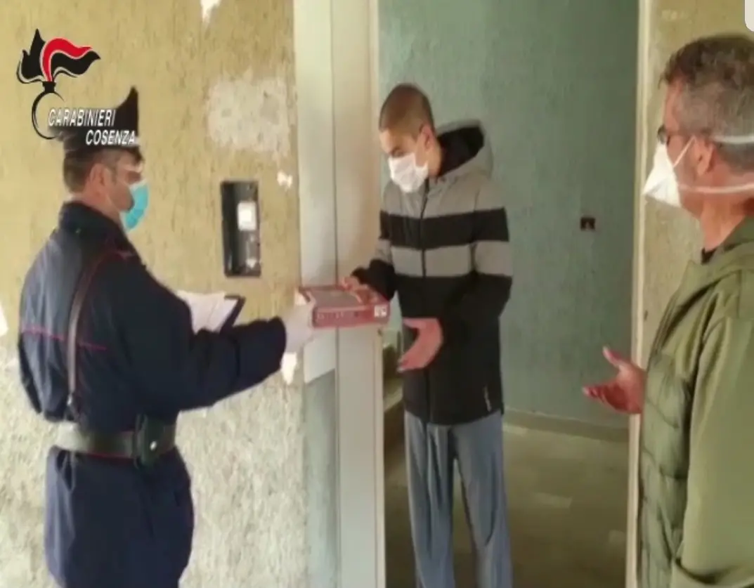 Scuole chiuse per Covid19: a Cosenza e Rende i tablet arrivano con i carabinieri