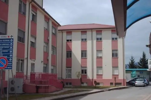 Non morì per il Covid, il Tribunale di Cosenza condanna l’ospedale “Santa Barbara” di Rogliano: risarcimento milionario\n