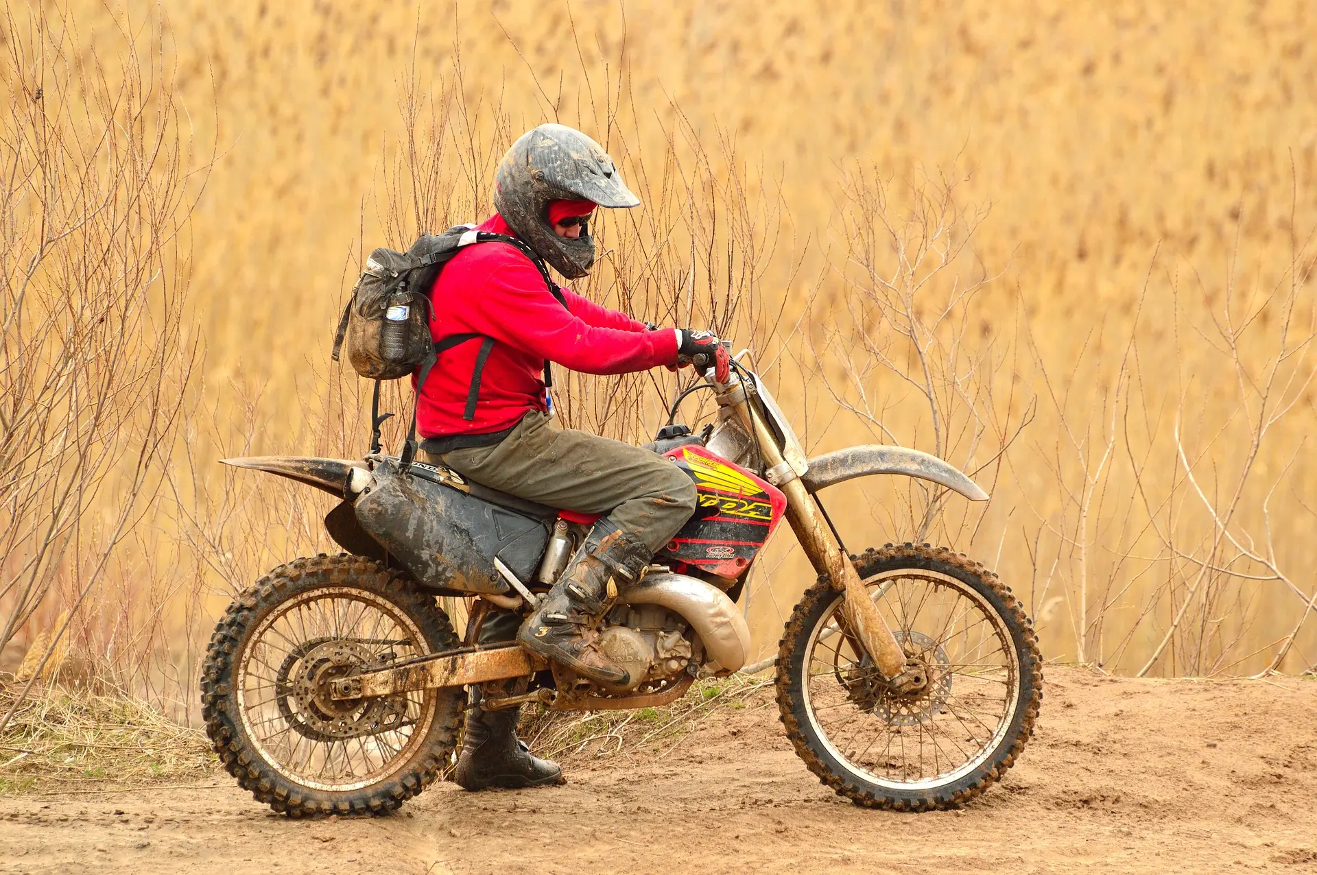 Finisce in ospedale facendo motocross (invece di stare in quarantena)