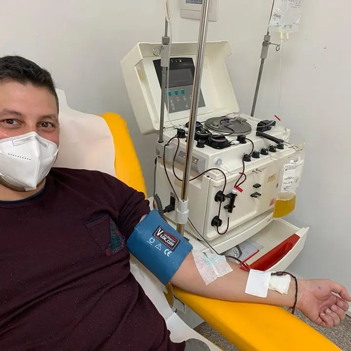 Simone, il paziente guarito dal Covid-19 dona sangue e plasma «per salvare vite»