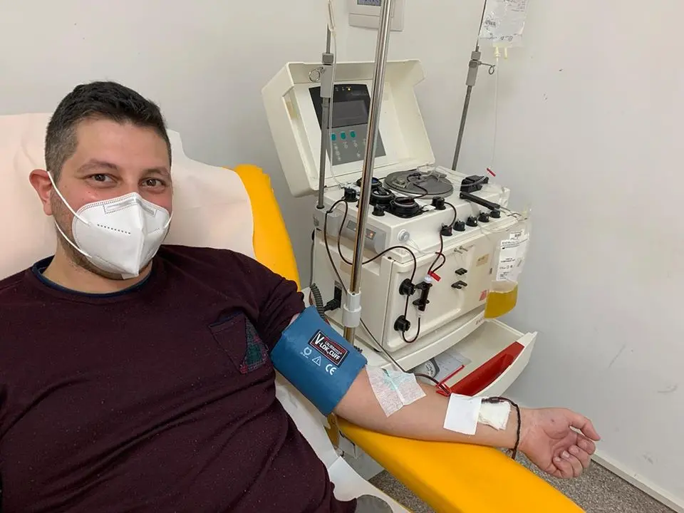 Simone, il paziente guarito dal Covid-19 dona sangue e plasma «per salvare vite»