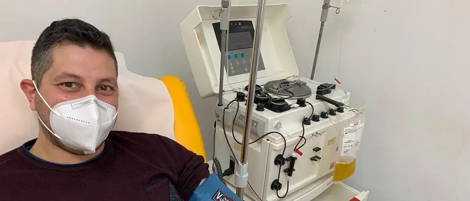 Simone, il paziente guarito dal Covid-19 dona sangue e plasma «per salvare vite»