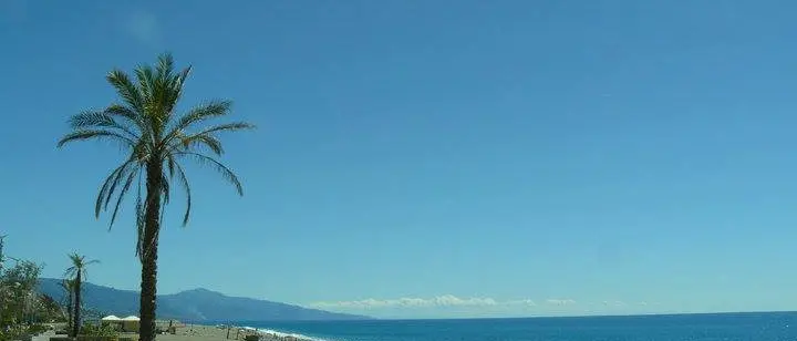 Cetraro \"calcia l'autismo\". Il sindaco Aita apre il lungomare per i bimbi