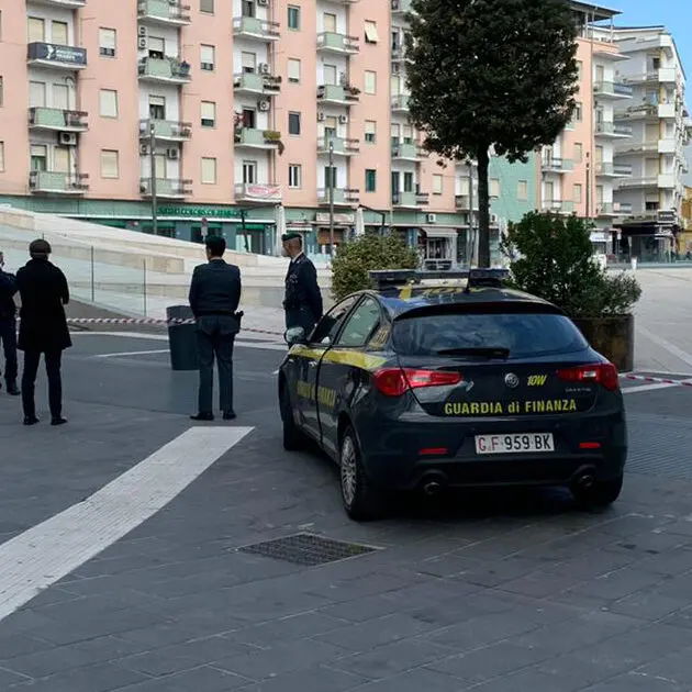 Piazza Bilotti sequestrata su ordine della Dda di Catanzaro. LE FOTO