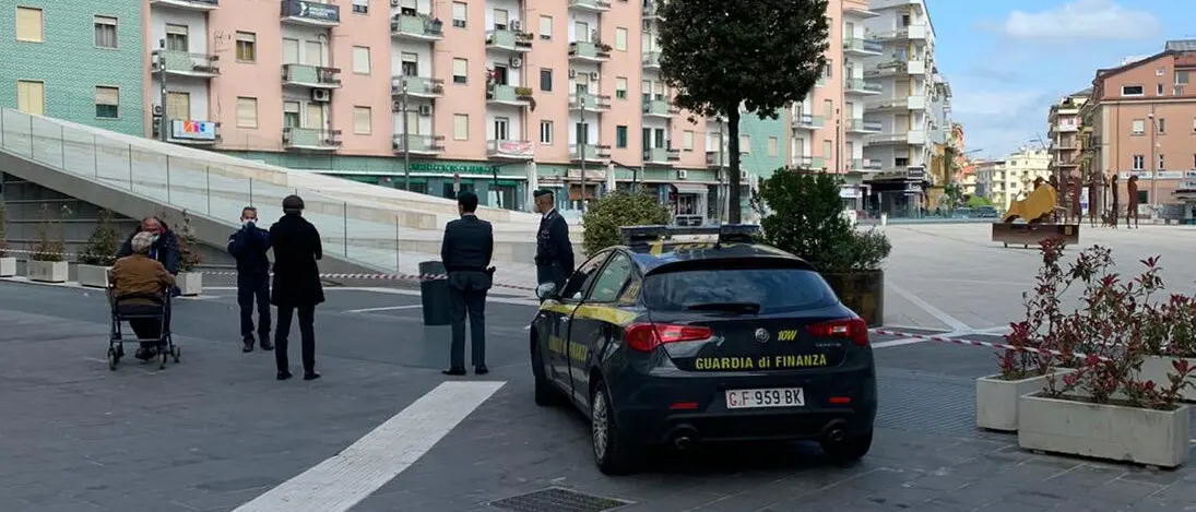 Piazza Bilotti sequestrata su ordine della Dda di Catanzaro. LE FOTO