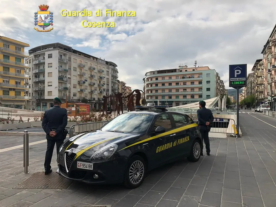 Piazza Bilotti sequestrata dopo 1224 giorni dall'inaugurazione: perché?