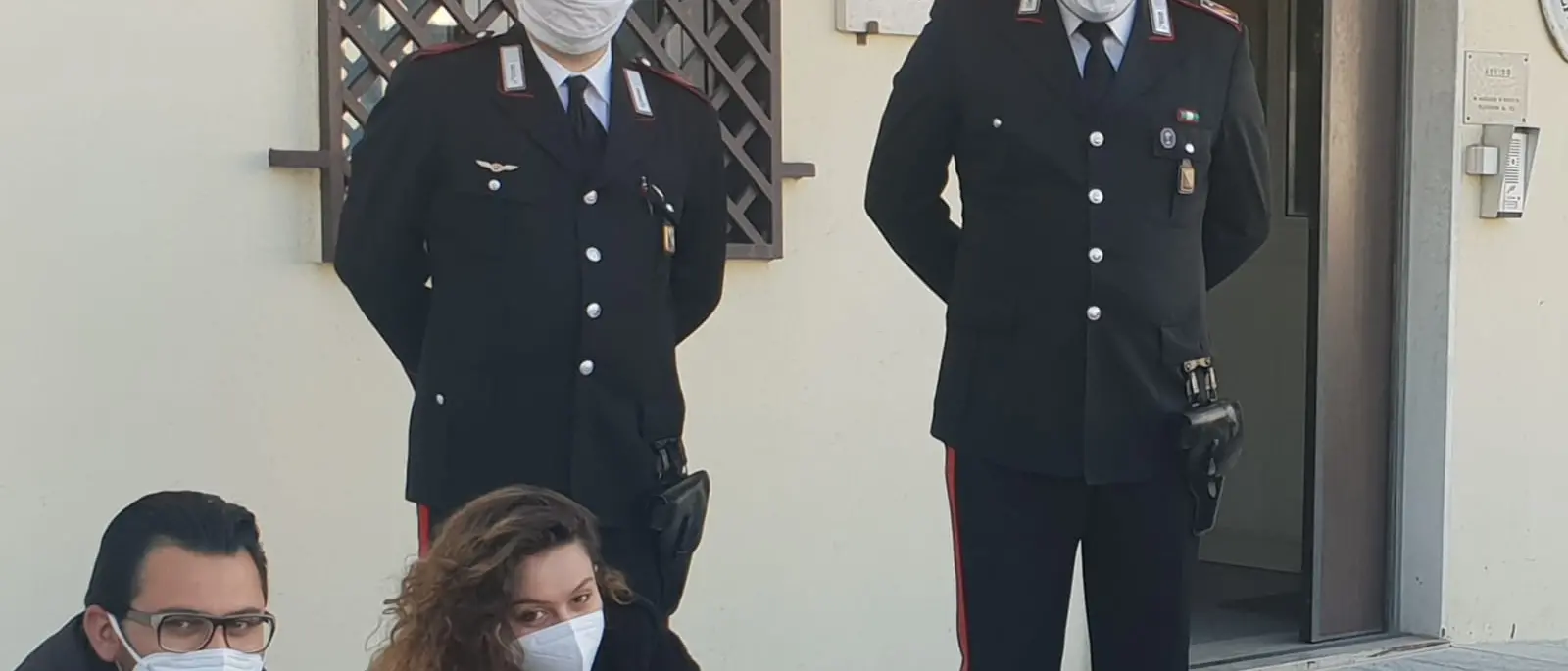 Carabinieri salvano un falco insieme al vice sindaco del comune di Canna