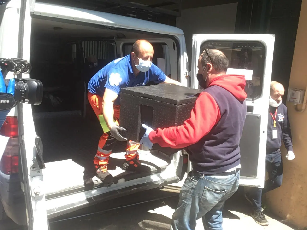A Cosenza i detenuti cucinano per i senzatetto. La regia è de \"La Terra di Piero\"
