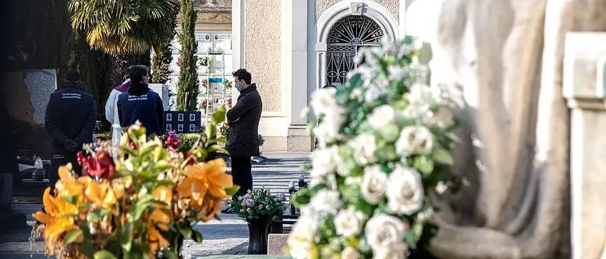 Ecco come dovranno essere celebrati i funerali a partire dal 4 maggio