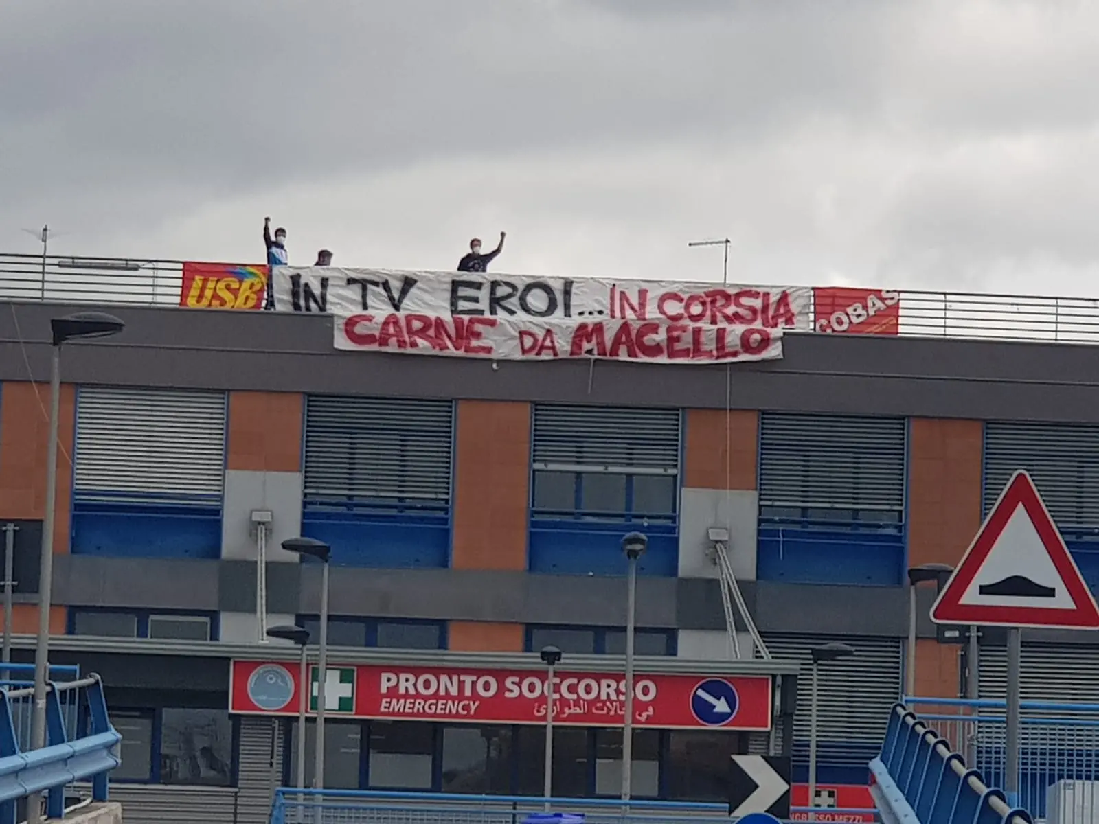 «In tv eroi, in corsia... carne da macello». La denuncia di USB e Cobas