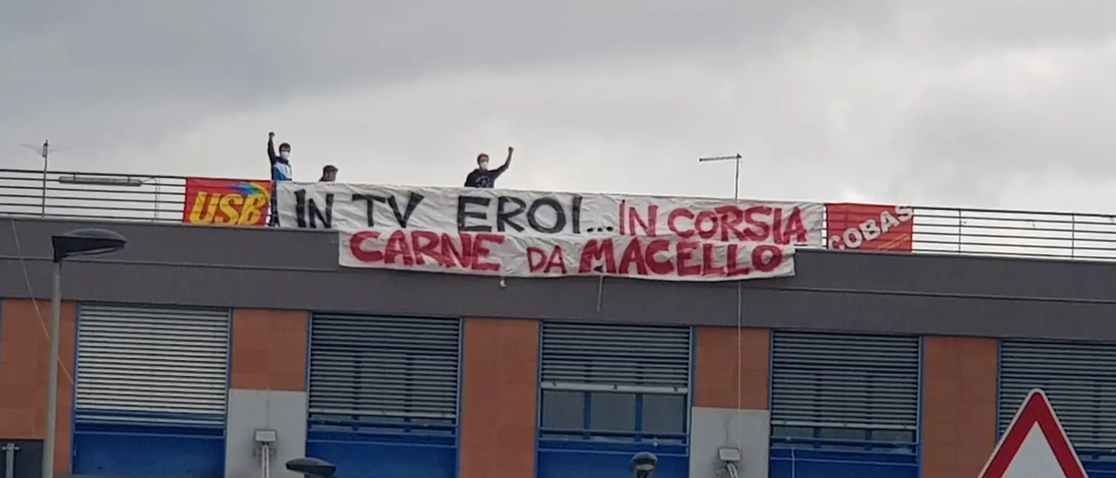 «In tv eroi, in corsia... carne da macello». La denuncia di USB e Cobas