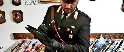Spaccio di droga a domicilio, arrestato (e liberato) parrucchiere di Cosenza