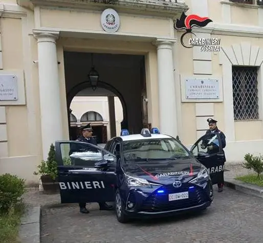 Cosenza, minaccia la madre per comprare alcol e droga: arrestato