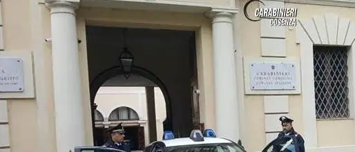 Cosenza, minaccia la madre per comprare alcol e droga: arrestato