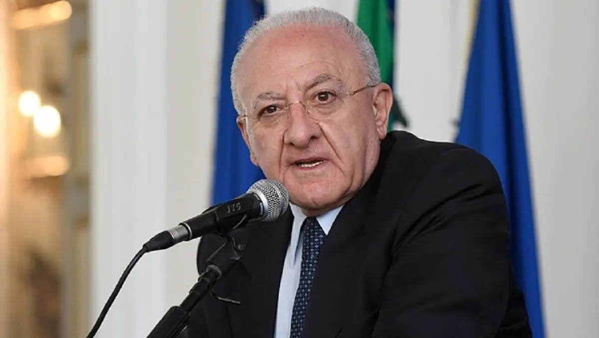 Campania, il Governatore De Luca chiude le scuole fino al 30 ottobre