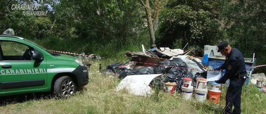 Abbandono e gestione illecita di rifiuti: sequestri a S.Nicola Arcella e Buonvicino