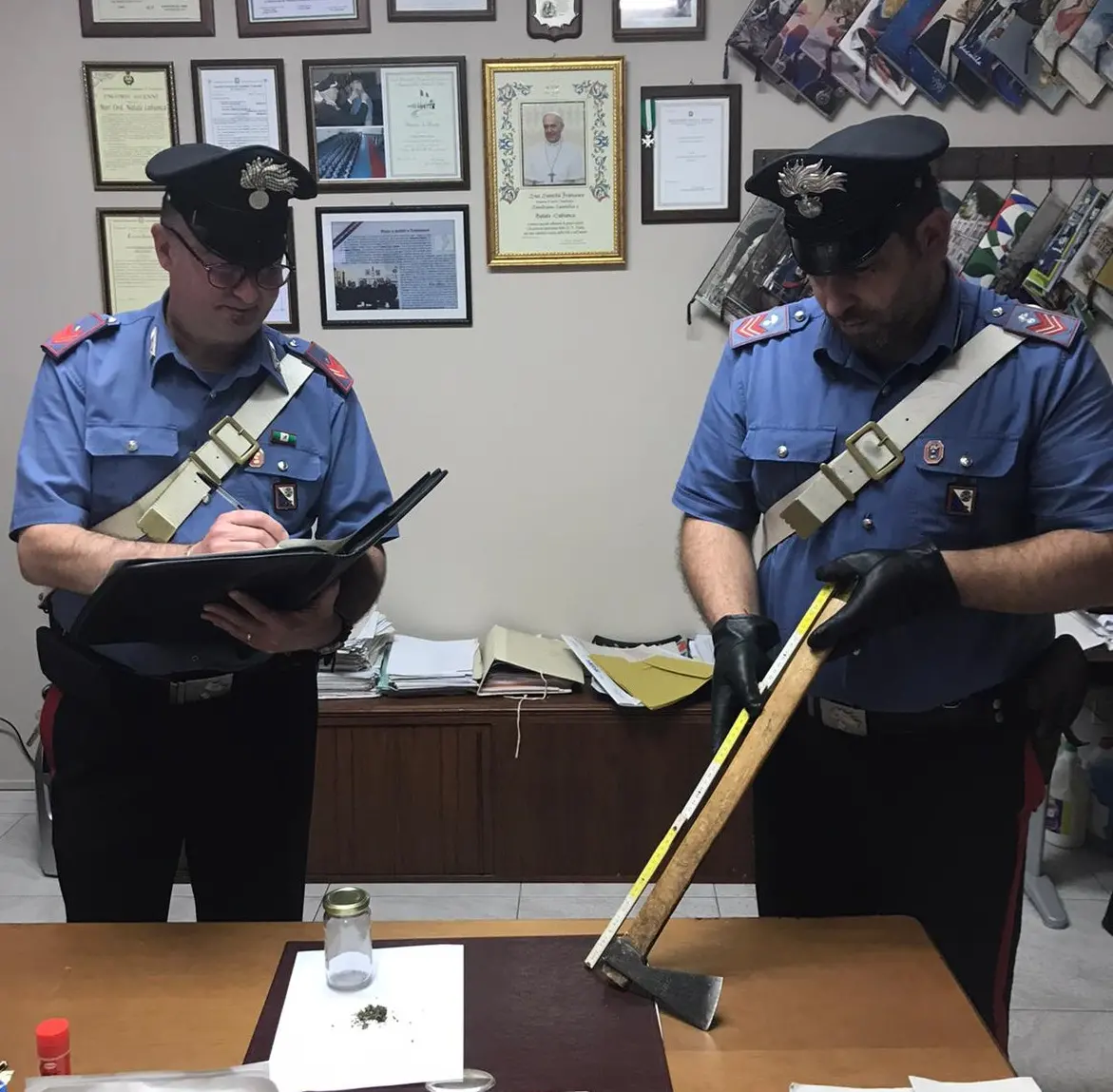 Trebisacce, aggredisce i familiari per il rifiuto di una somma di denaro