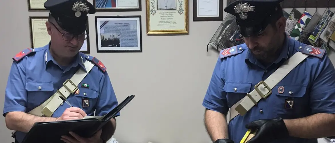 Trebisacce, aggredisce i familiari per il rifiuto di una somma di denaro